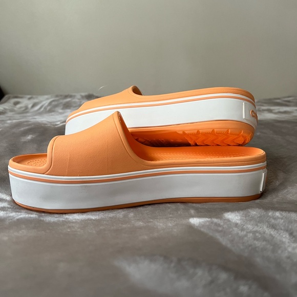 Crocs Men’s and Women’s- Crocsband Platform Slide - Picture 3 of 5